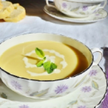 Soupe de panais et cheddar à l'anglaise - English style parsnip cheddar soup