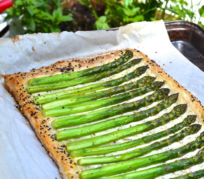 tarte feuilletée asperges et fromage - Asparagus and cheese pie