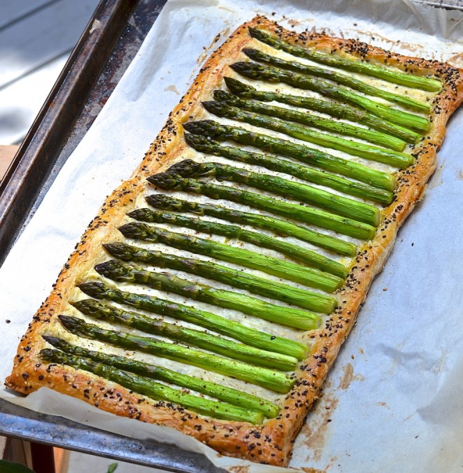 Tarte feuilletée asperge-fromage trop facile! Easy asparagus and cheese pie